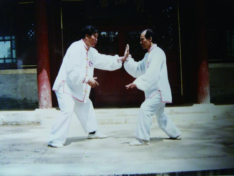 1、向首都体育学院民族体育系主任苏学良学习杨式太极拳