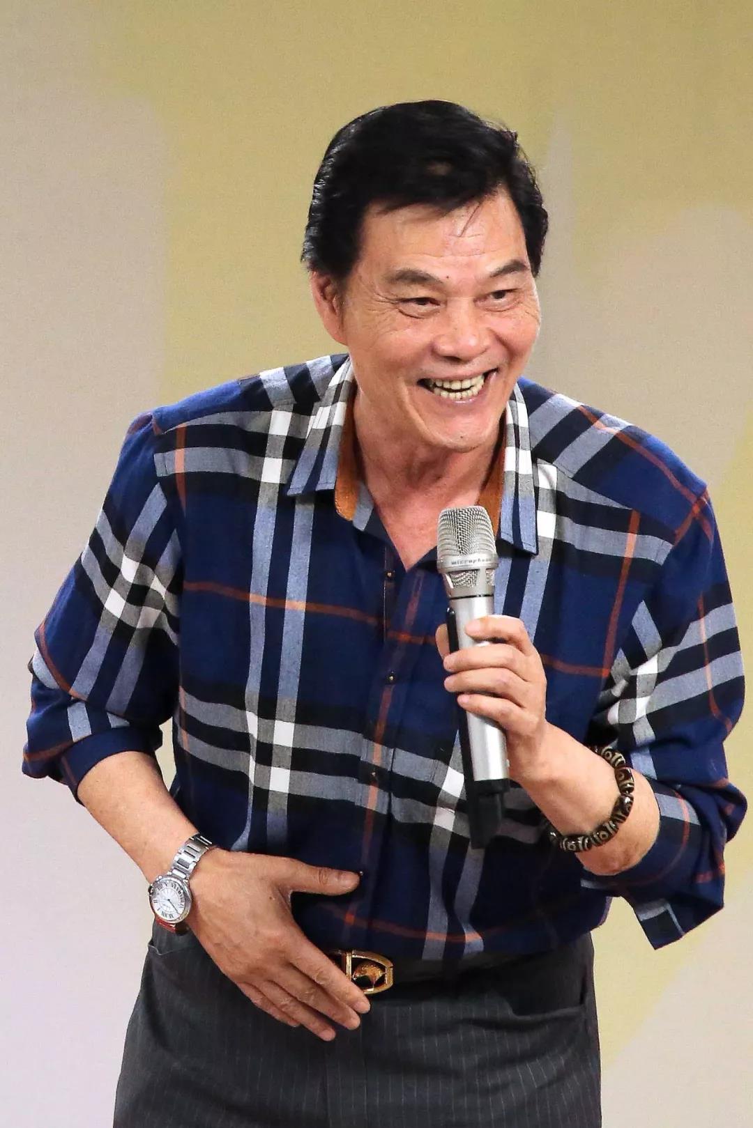 莫元季为孩子们带来了口技表演